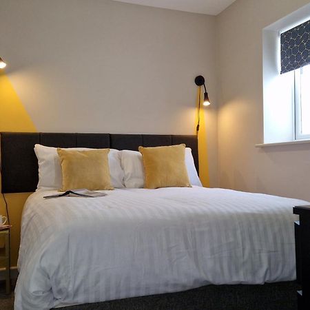 Apartment Three - Free Private Car Park - Sleeps 6 - 3 Shower Rooms - By Ocean City Retreats Плимът Екстериор снимка