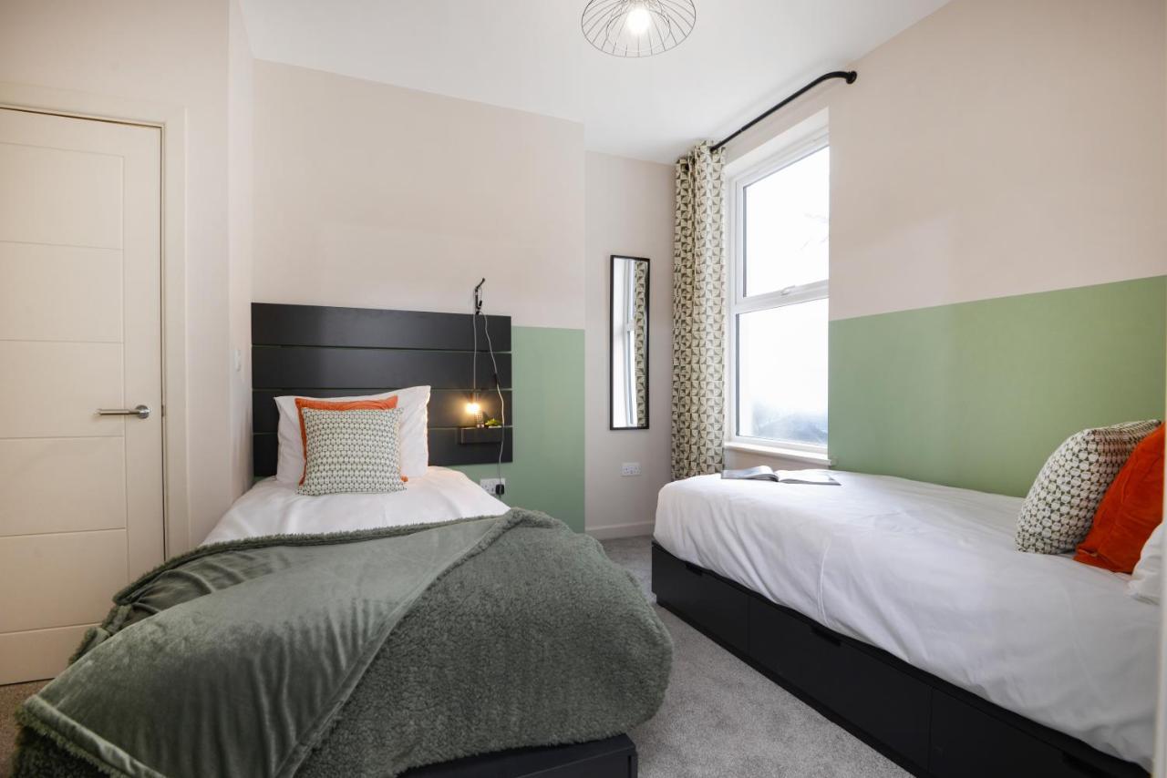 Apartment Three - Free Private Car Park - Sleeps 6 - 3 Shower Rooms - By Ocean City Retreats Плимът Екстериор снимка